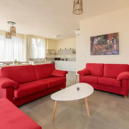 Coral Luxury Lozenets